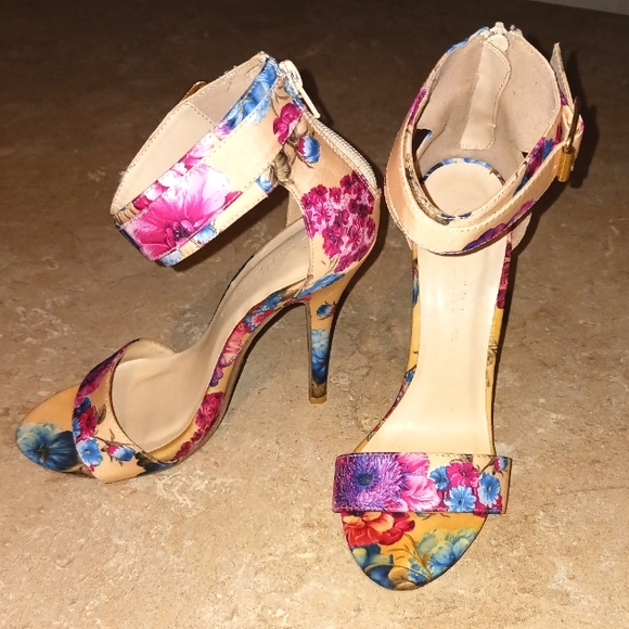 New Stunning Wild Diva Floral Stiletto Heels - Picture 2 of 13
